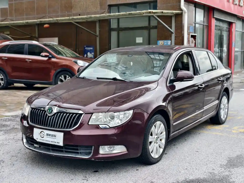 Skoda Superb 2011 — фото 1