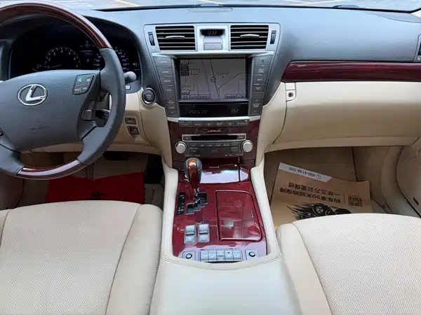Lexus LS 2010