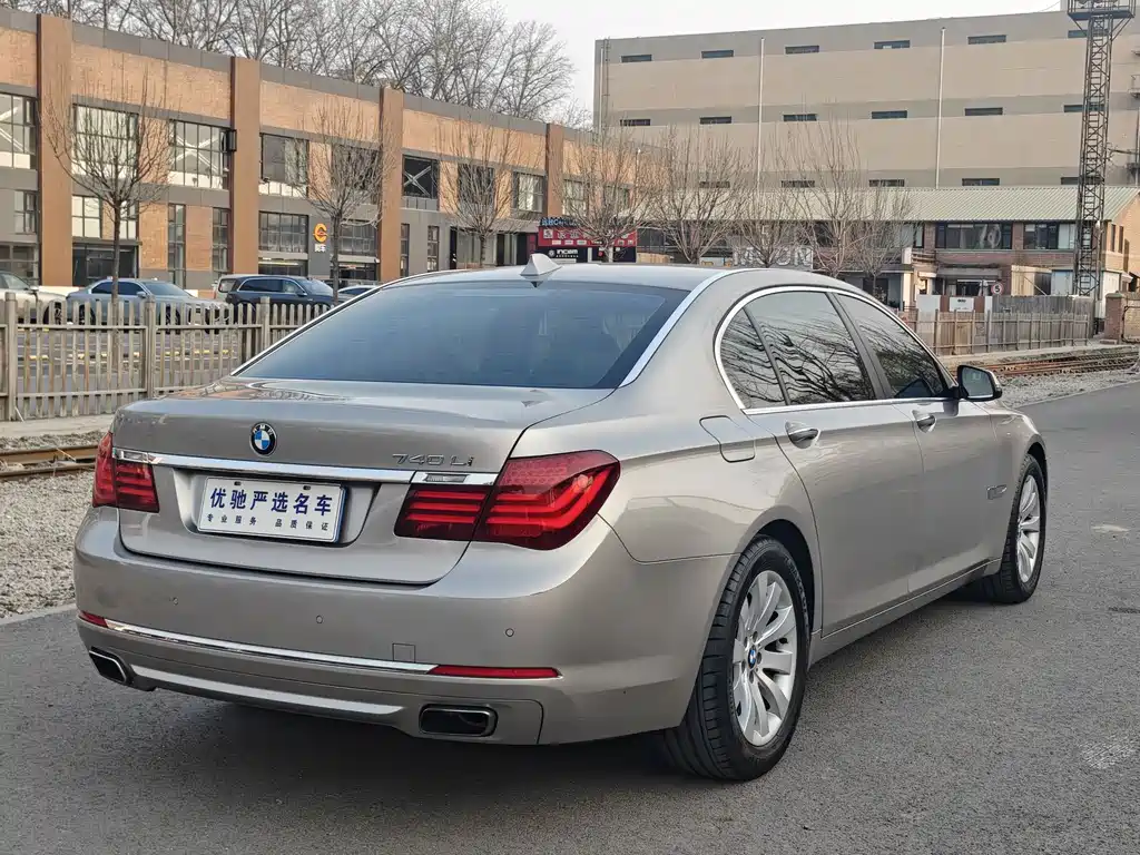 BMW 7 Series 2013 — фото 8
