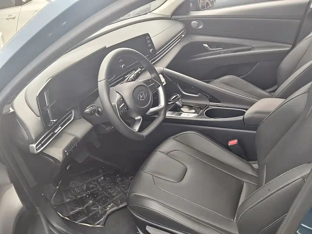 Hyundai Elantra 2022