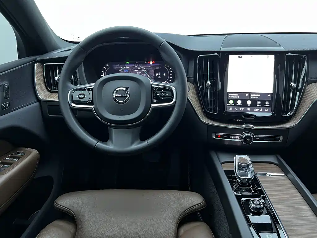 Volvo XC60 2023 — фото 15