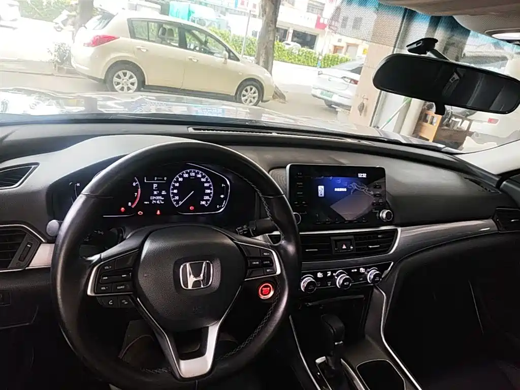 Honda Accord 2019 — фото 10