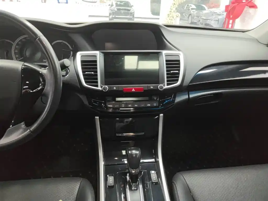 Honda Accord 2017 — фото 13