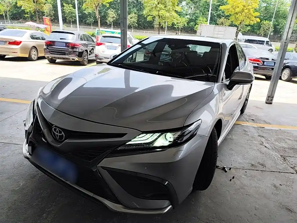 Toyota Camry 2022 — фото 1