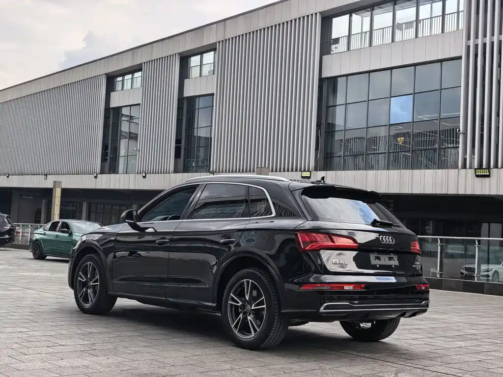 Audi Q5L 2020 — фото 18