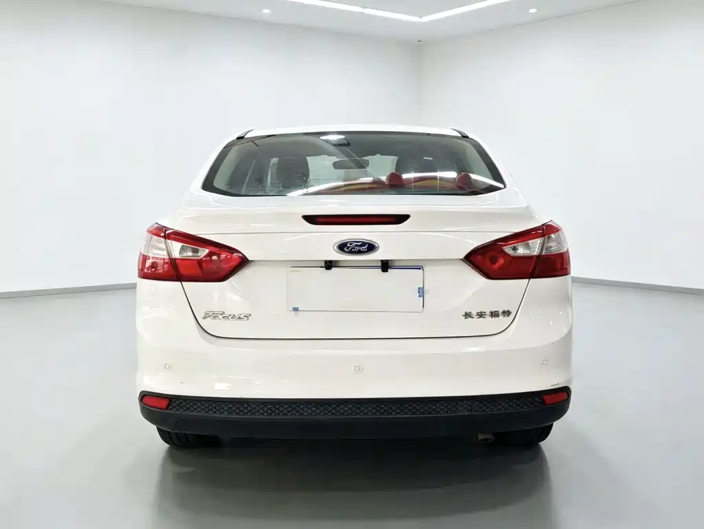 Ford Focus 2014 — фото 11