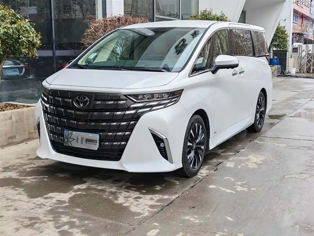 Toyota Alphard 2024 — фото 1