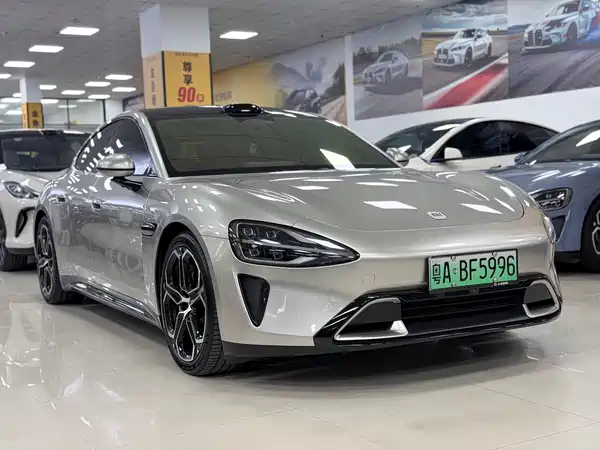 Xiaomi SU7 2024