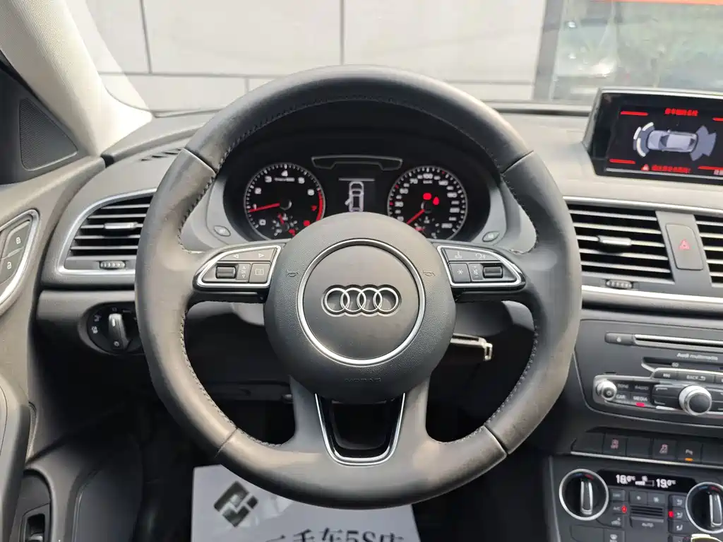 Audi Q3 2017 — фото 8