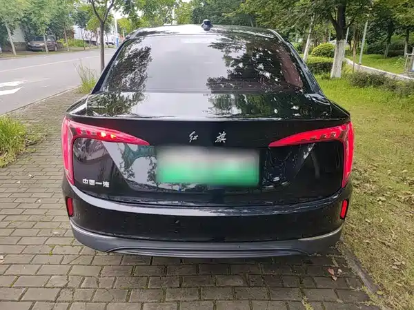 Hongqi E-QM5 2023