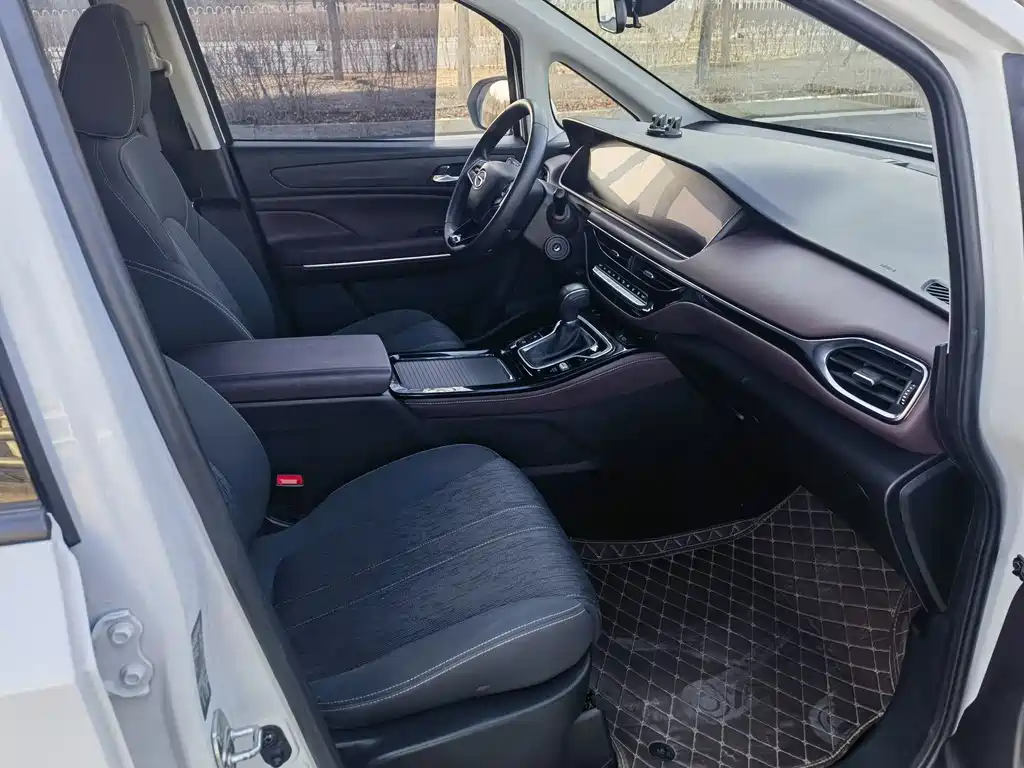 GAC Motor Trumpchi M6 2023 — фото 8