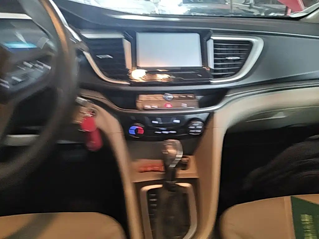 Buick Excelle 2015 — фото 13