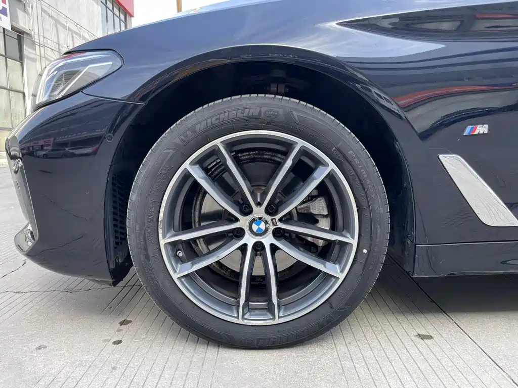 BMW 5 Series 2021 — фото 13