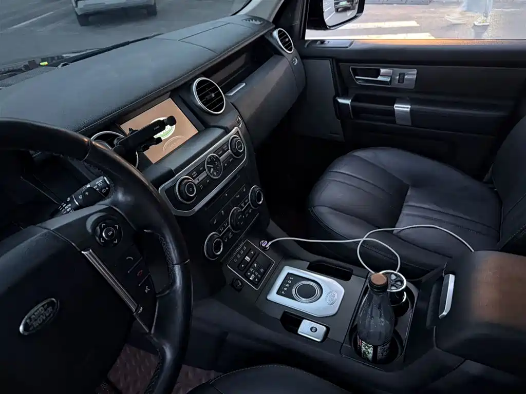 Land Rover Discovery 2017 — фото 10