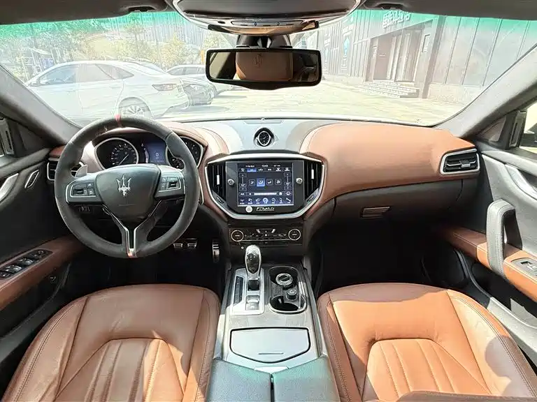 Maserati Ghibli 2016 — фото 16