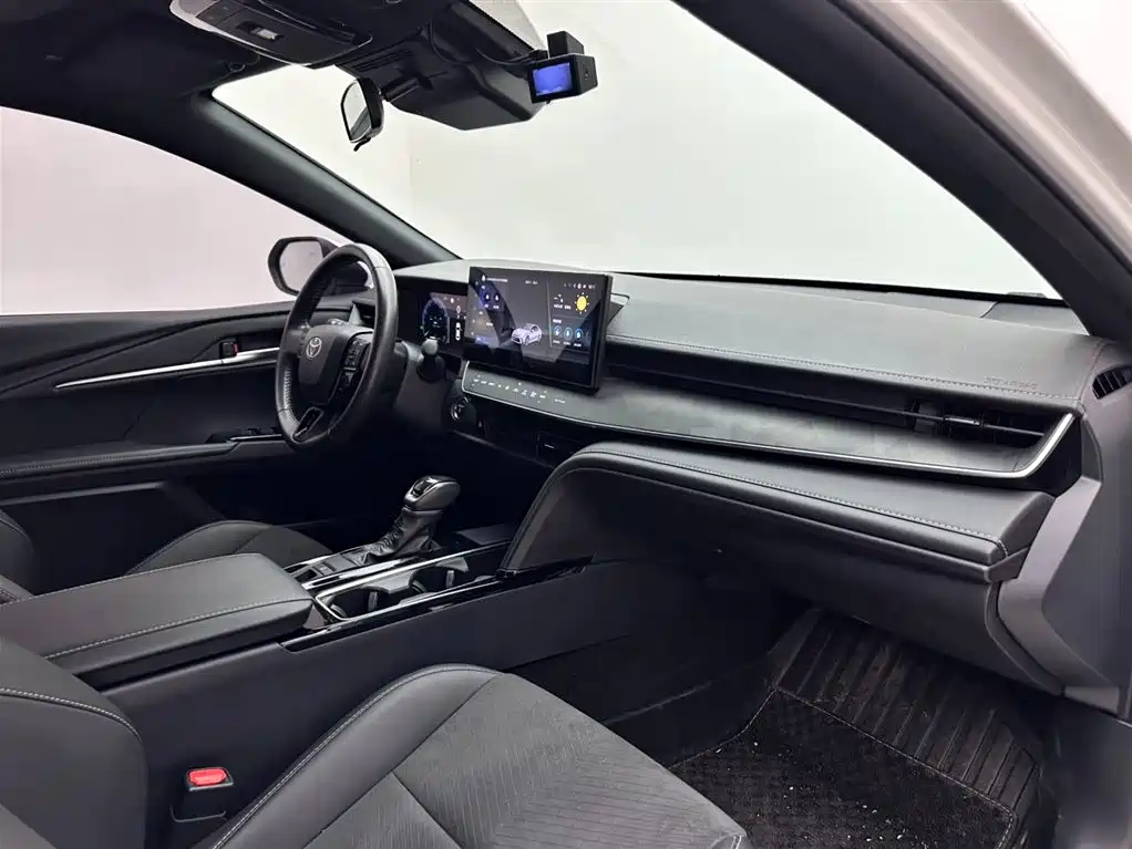 Toyota Camry 2024 — фото 11