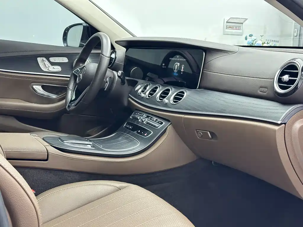 Mercedes-Benz E-Class 2023 — фото 17