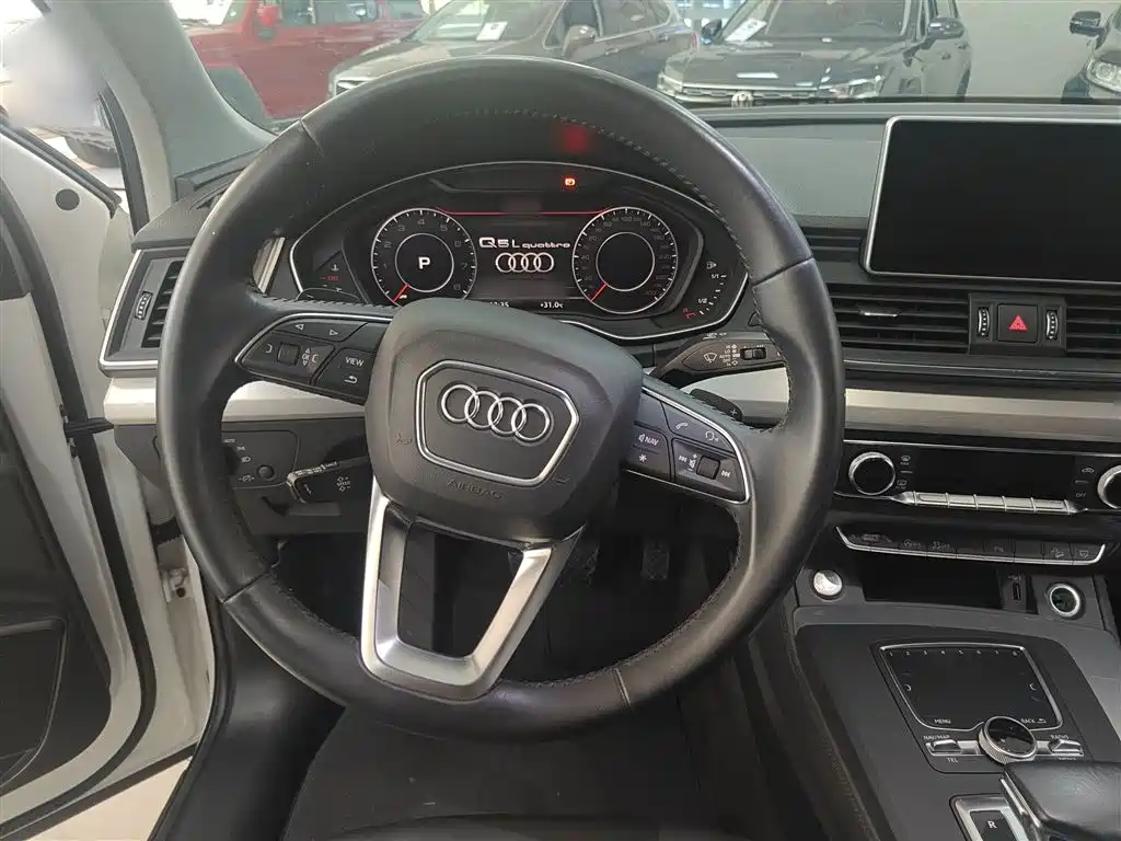 Audi Q5L 2020 — фото 11