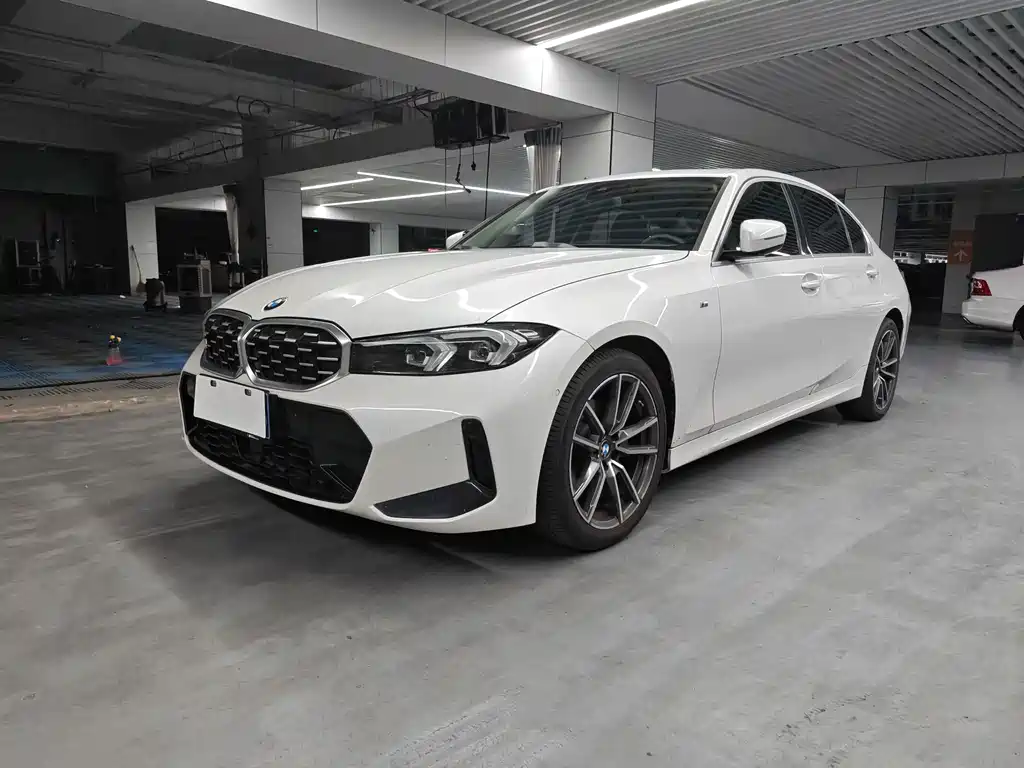 BMW 3 Series 2025 — фото 1