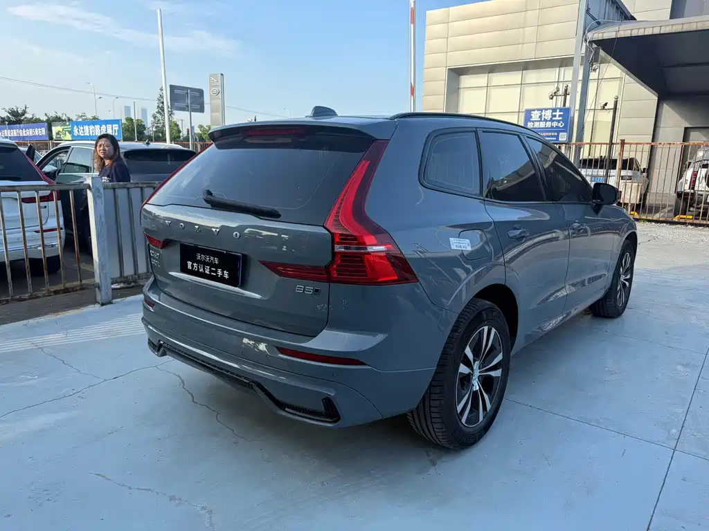 Volvo XC60 2022 — фото 10