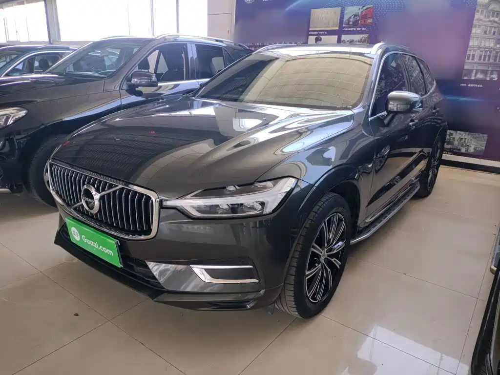 Volvo XC60 2021 — фото 1