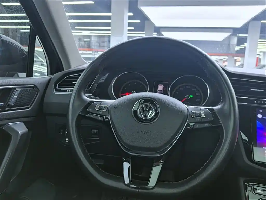 Volkswagen Tiguan L 2020 — фото 6