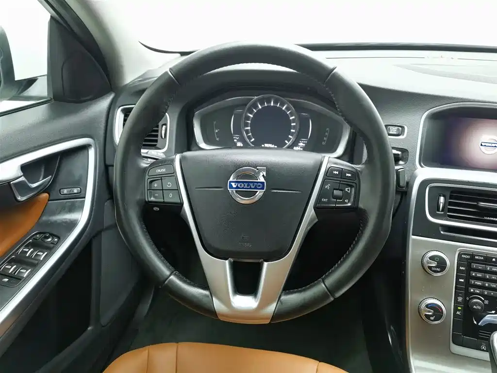 Volvo S60 2017 — фото 11
