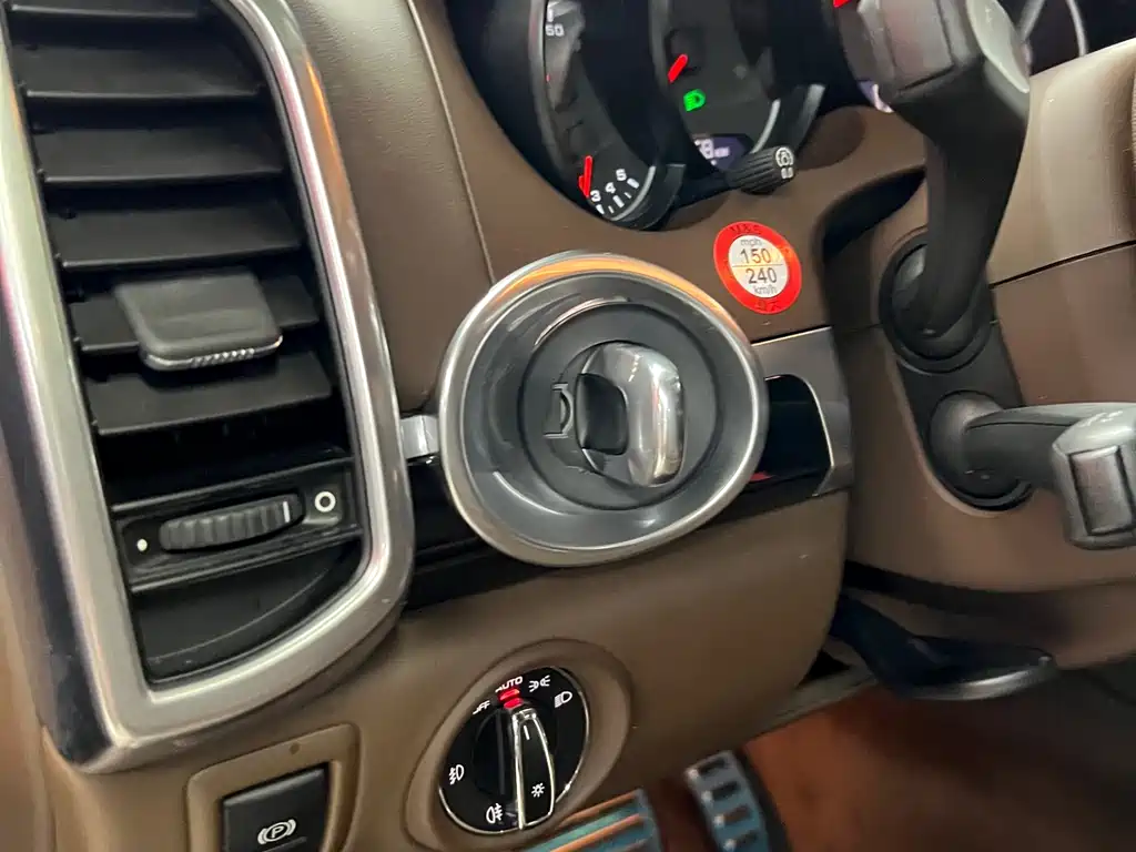 Porsche Cayenne 2017 — фото 16