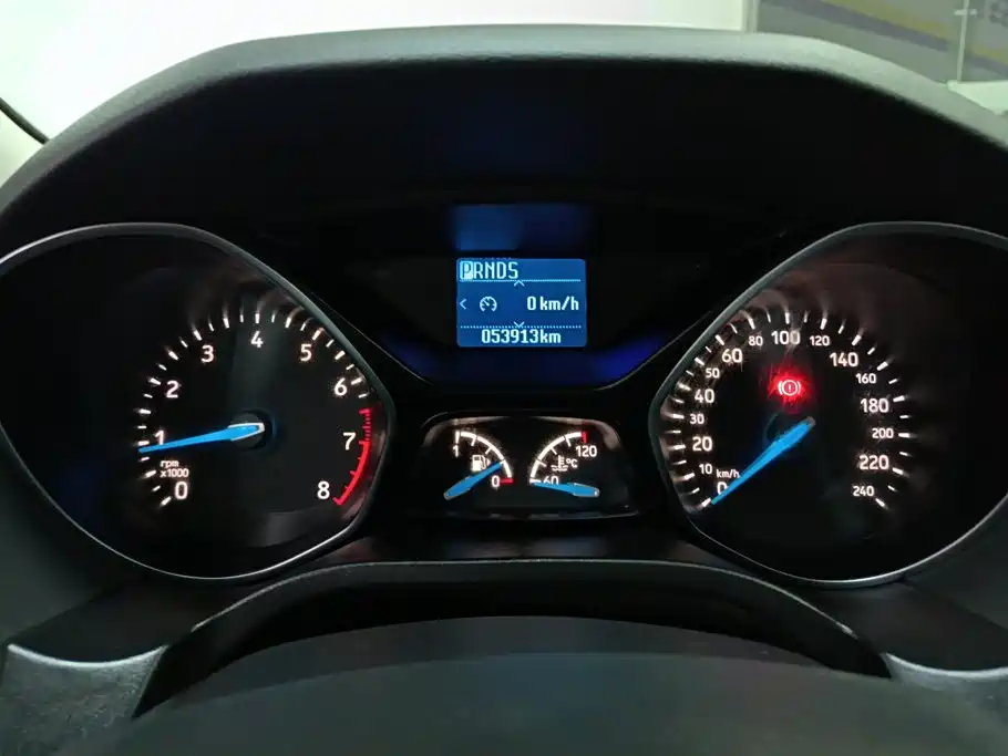 Ford Focus 2018 — фото 14