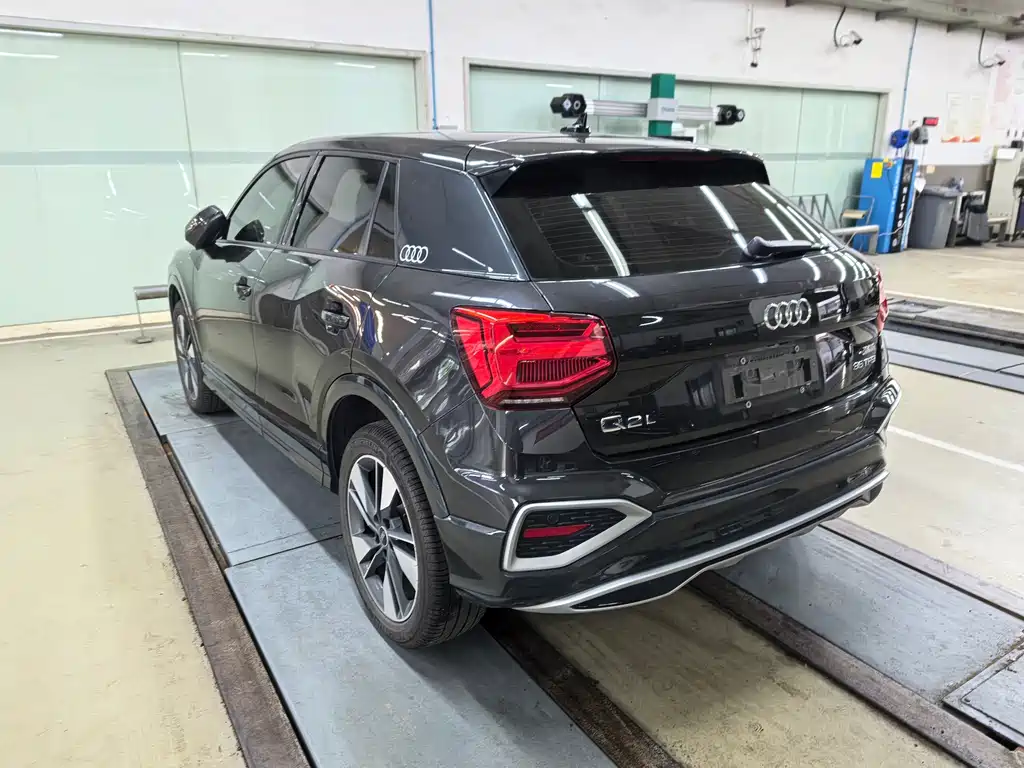 Audi Q2L 2021