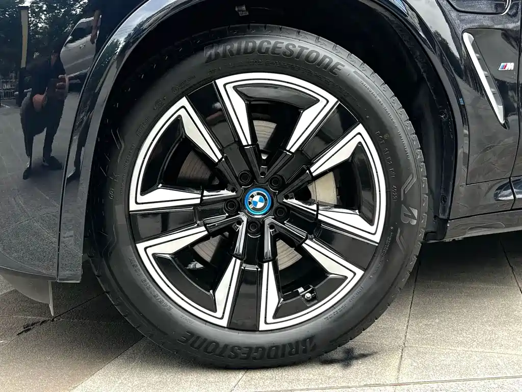 BMW iX3 2023 — фото 9
