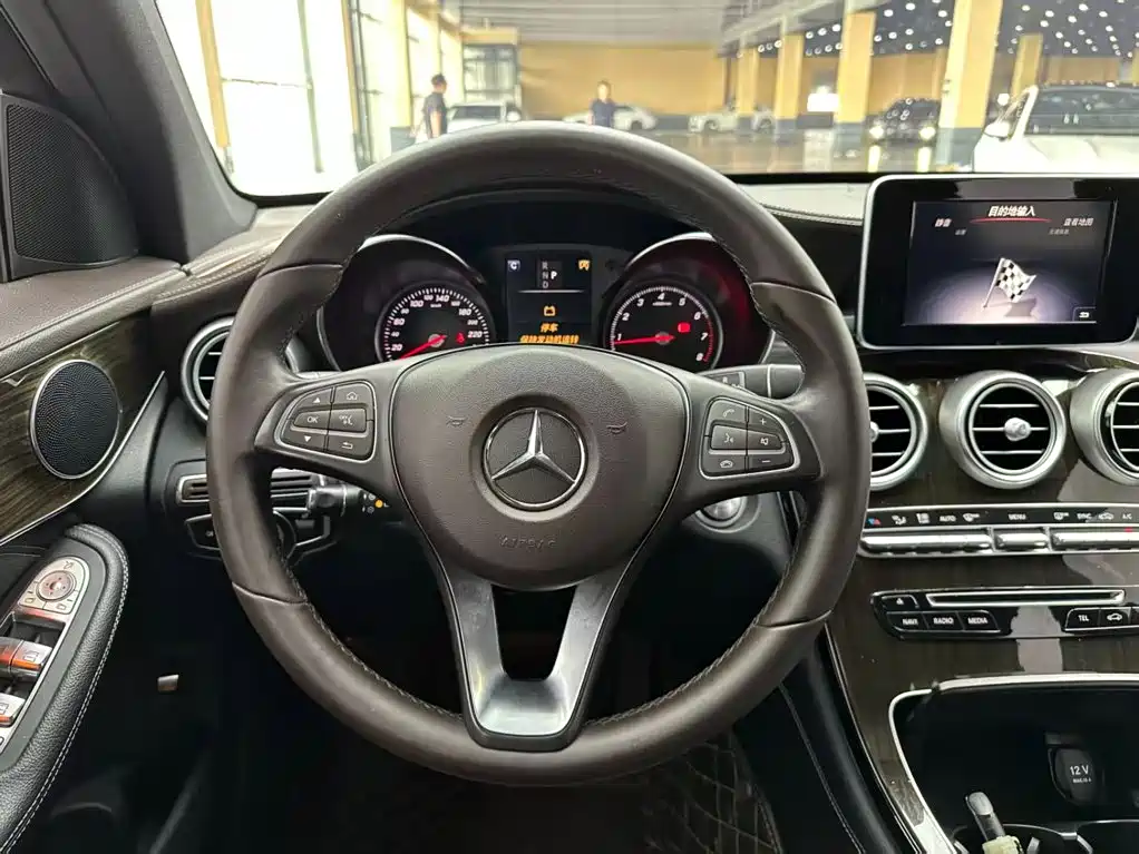 Mercedes-Benz GLC 2018 — фото 5