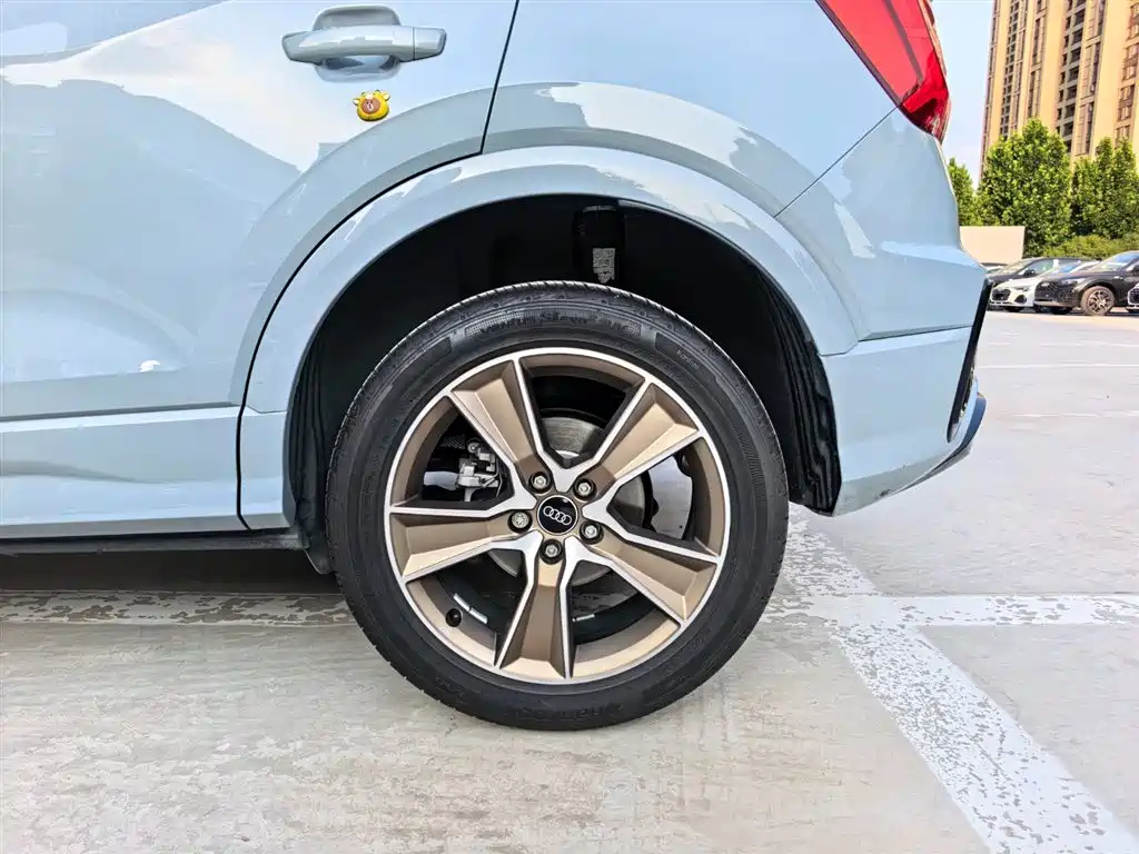 Audi Q2L 2023 — фото 16