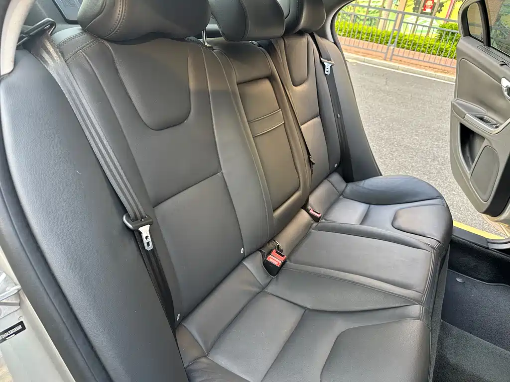 Volvo S60 2015 — фото 14