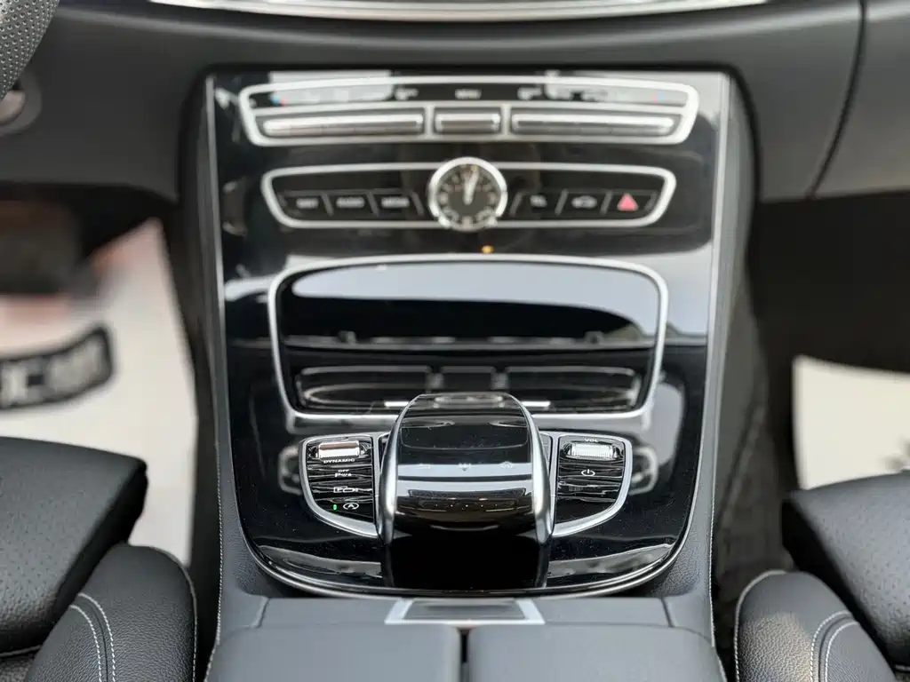 Mercedes-Benz E-Class 2017 — фото 13