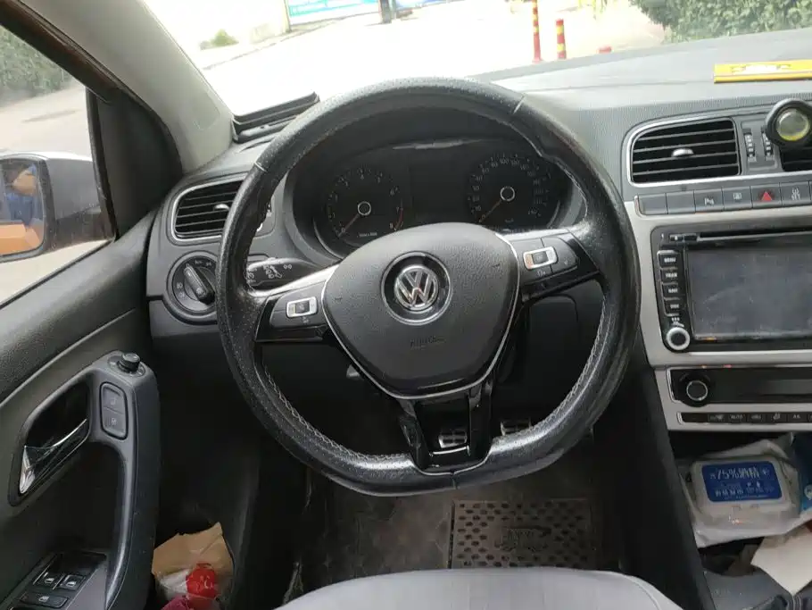 Volkswagen Polo 2015 — фото 15