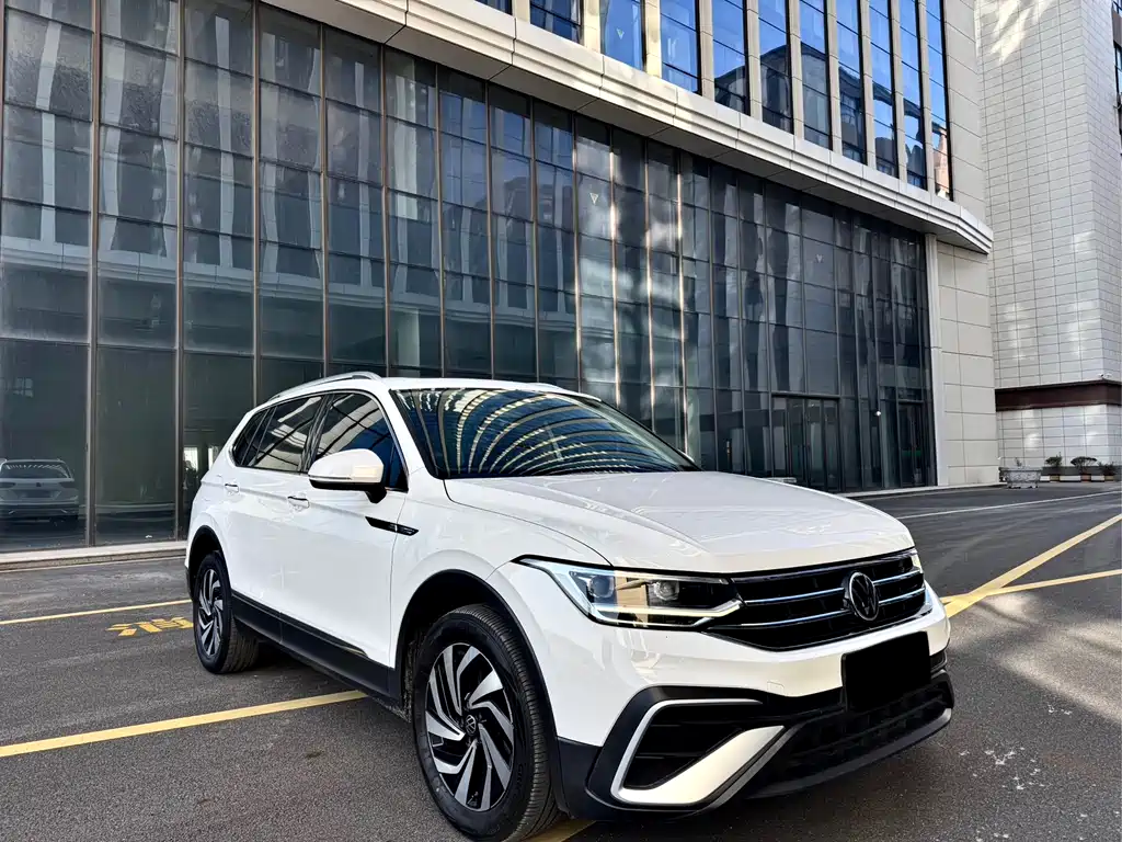 Volkswagen Tiguan L 2023 — фото 3
