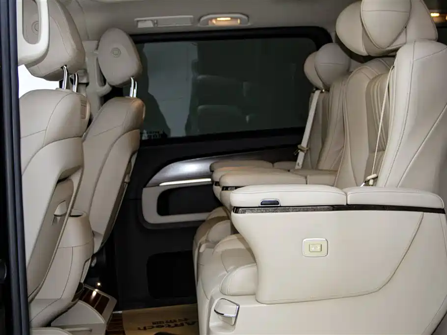 Mercedes-Benz V-Class 2021 — фото 20