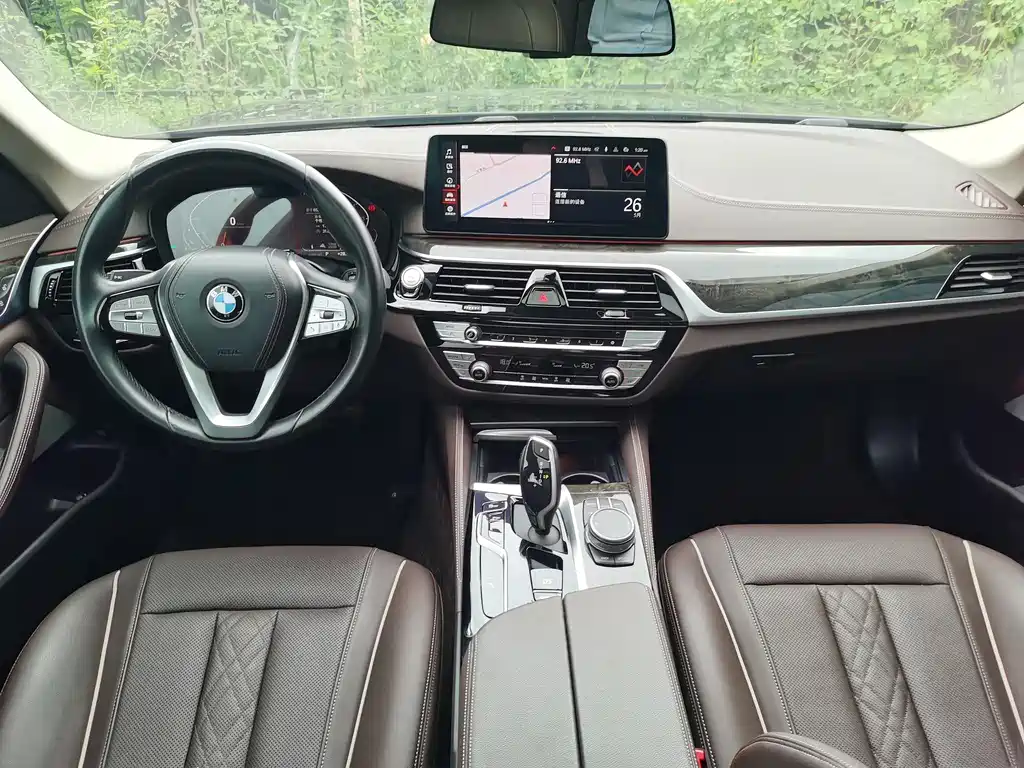BMW 5 Series 2020 — фото 10