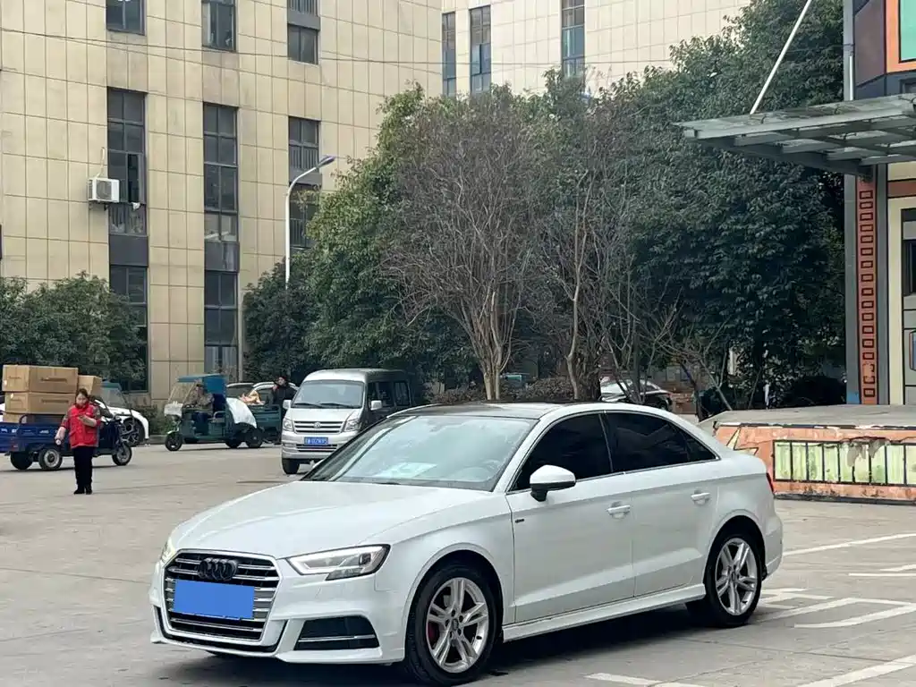 Audi A3 2021 — фото 1