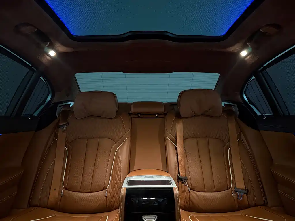 BMW 7 Series 2018 — фото 14