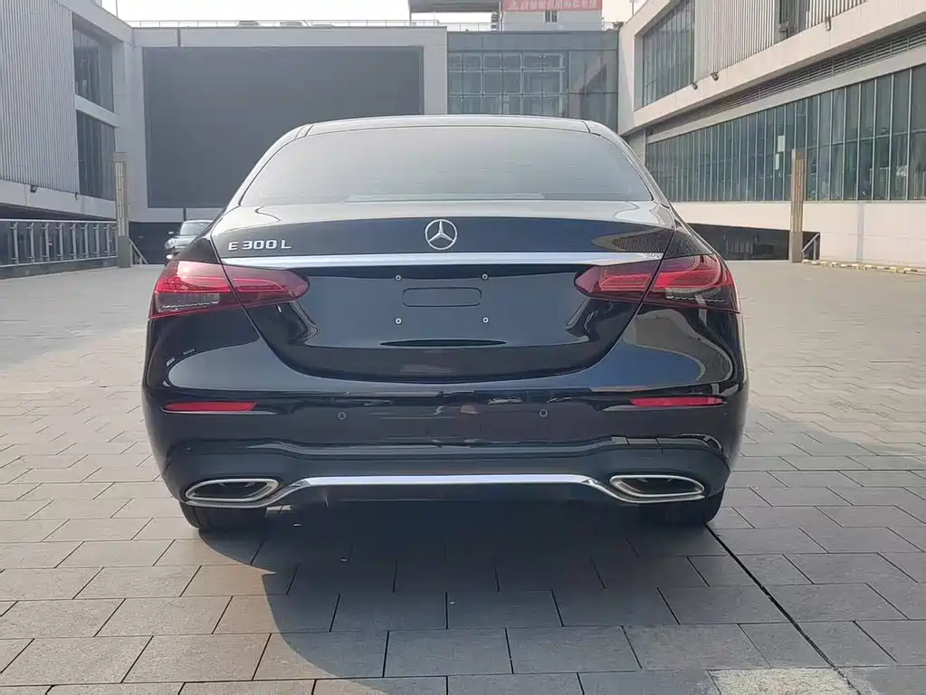 Mercedes-Benz E-Class 2023 — фото 19