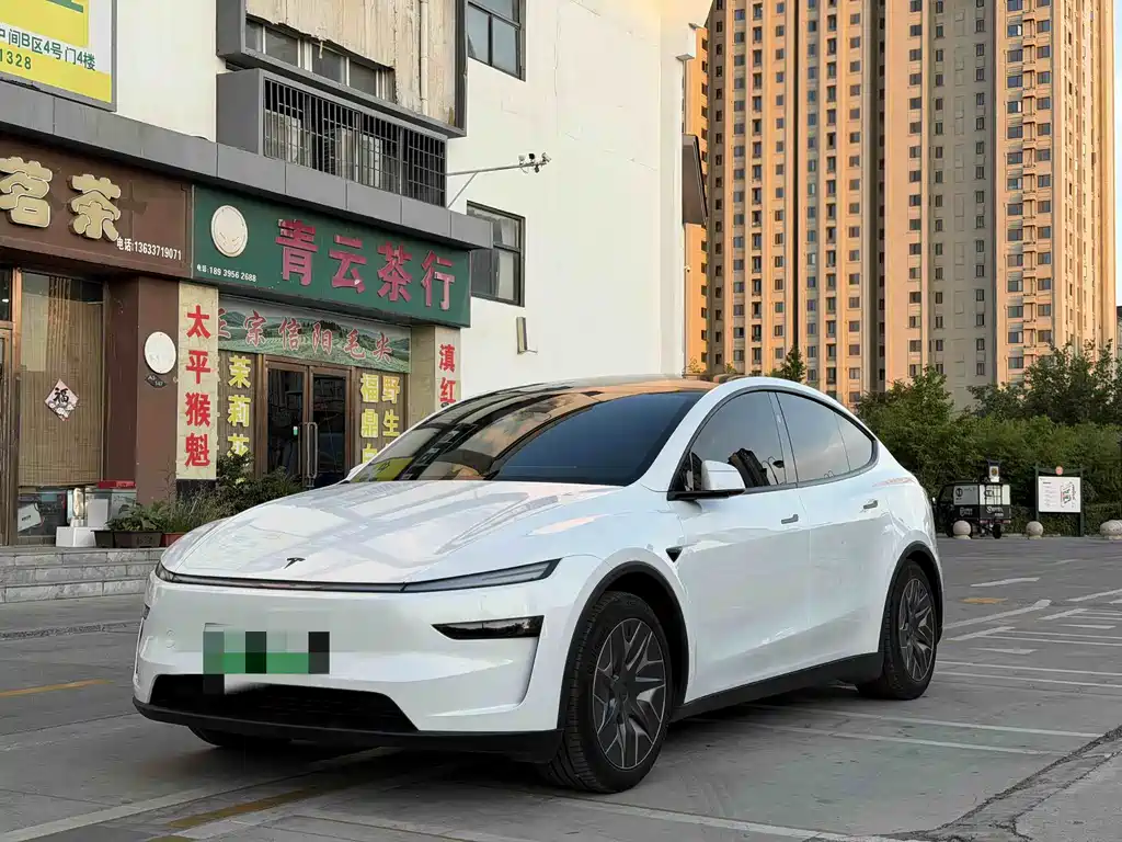 Tesla Model Y L 2026