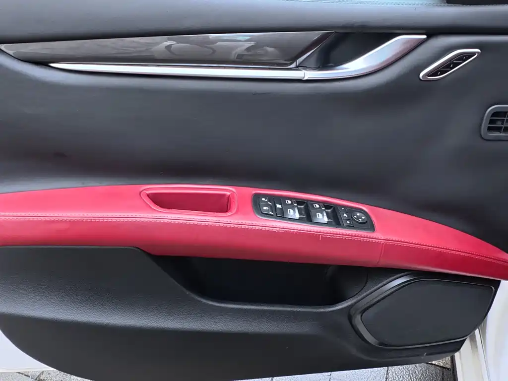 Maserati Ghibli 2020 — фото 19