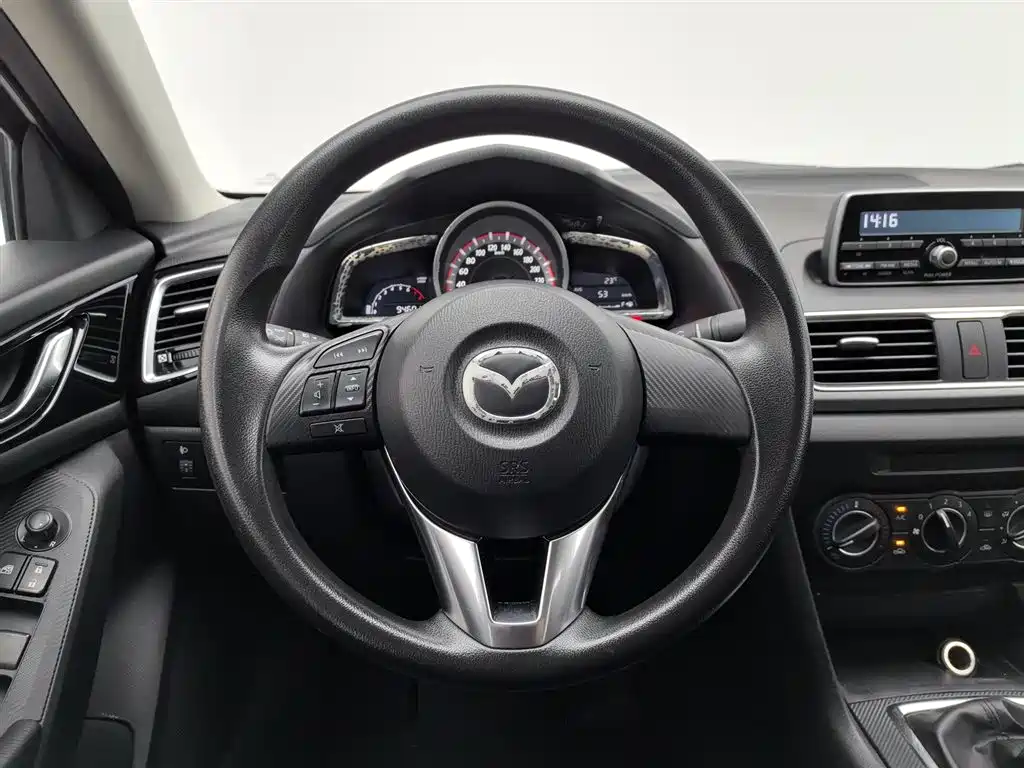 Mazda 3 Axela 2016 — фото 11