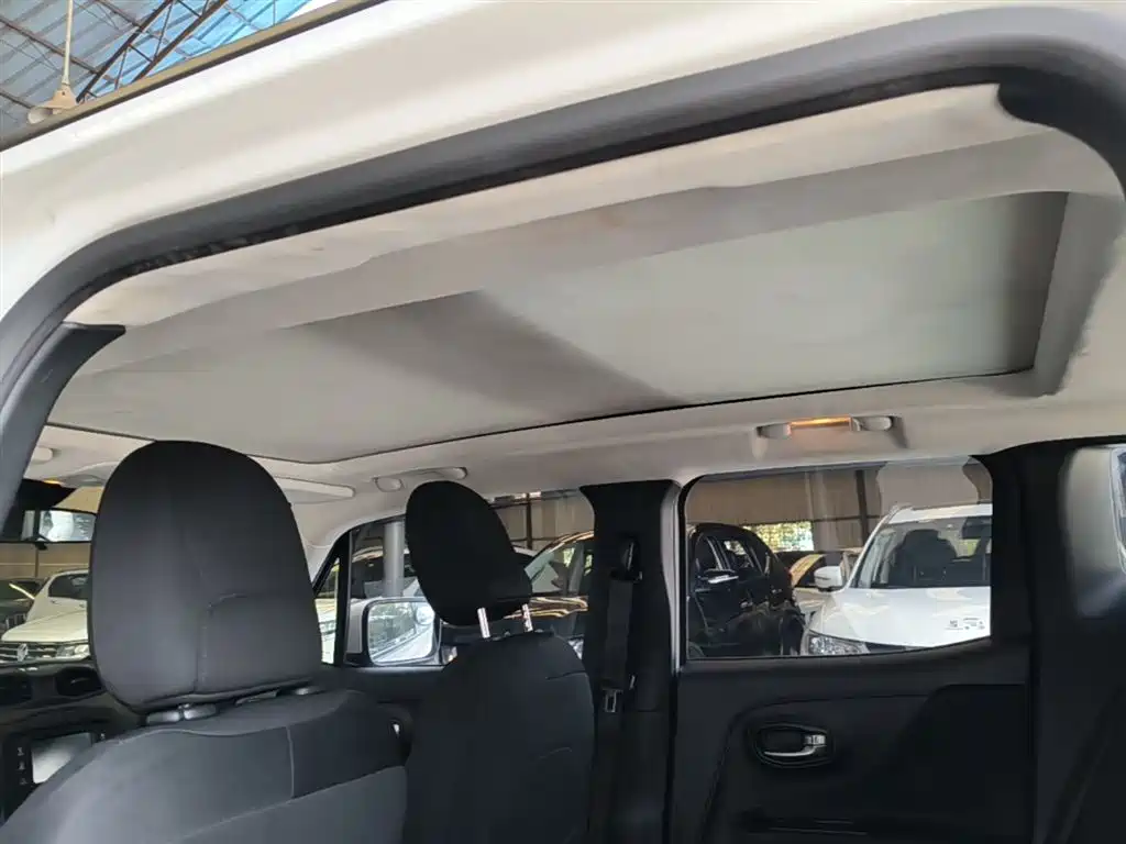 Jeep Renegade 2017 — фото 18