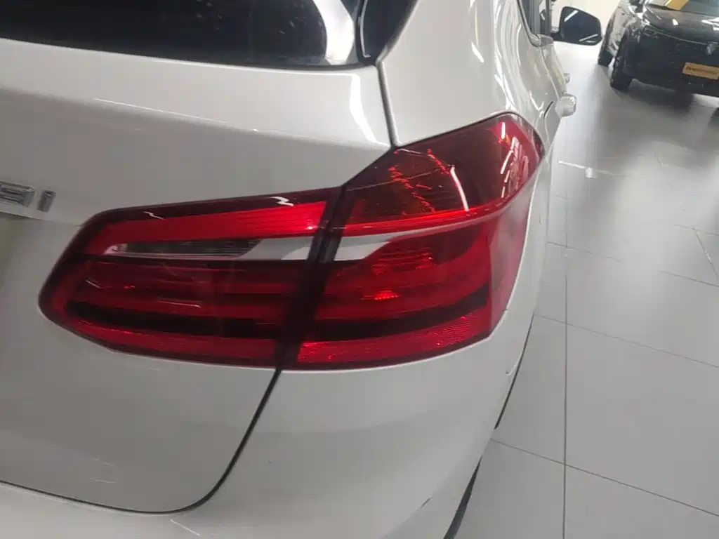 BMW 2 Series Active Tourer 2018 — фото 8