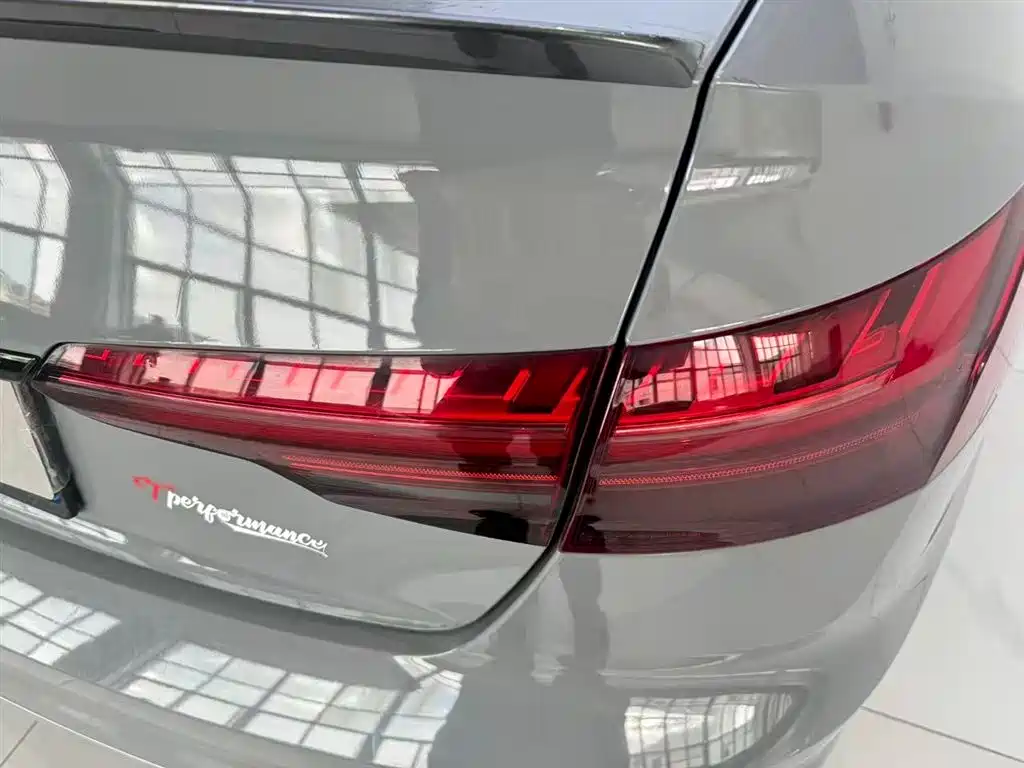 Audi A4L 2022 — фото 11
