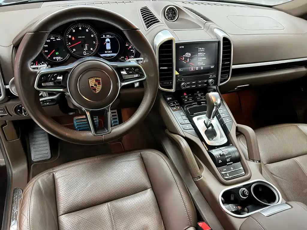 Porsche Cayenne 2017 — фото 14