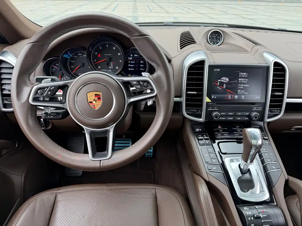 Porsche Cayenne 2017 — фото 9